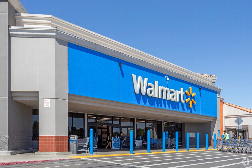 More Photos Of 323 W Shaw Ave, Clovis Unknown For Lease