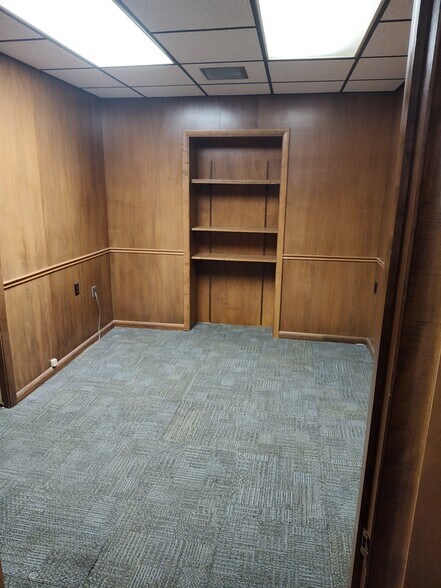 More Photos Of 701 Perry St, Napoleon Bank For Sale