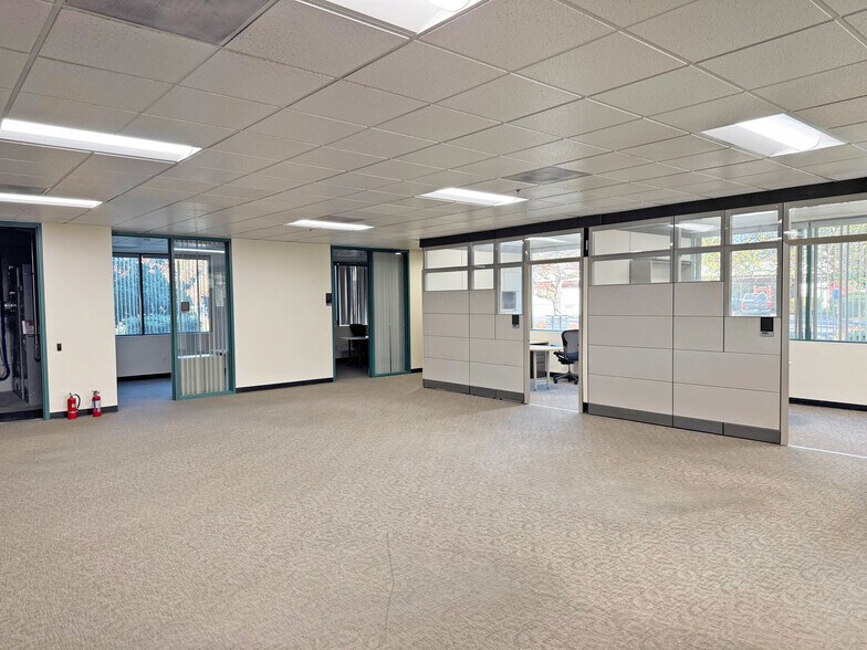 More Photos Of 428 Aviation Blvd, Santa Rosa Warehouse For Sale