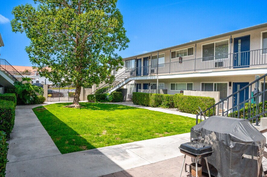 More Photos Of 8969 Grossmont Blvd, La Mesa Apartments For Sale