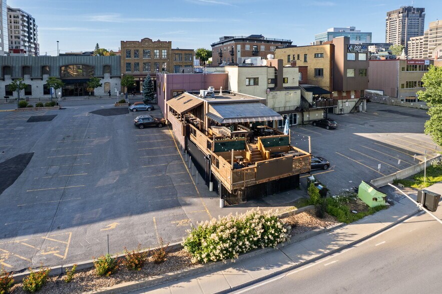 More Photos Of 70 Prom Du Portage, Gatineau Restaurant For Lease