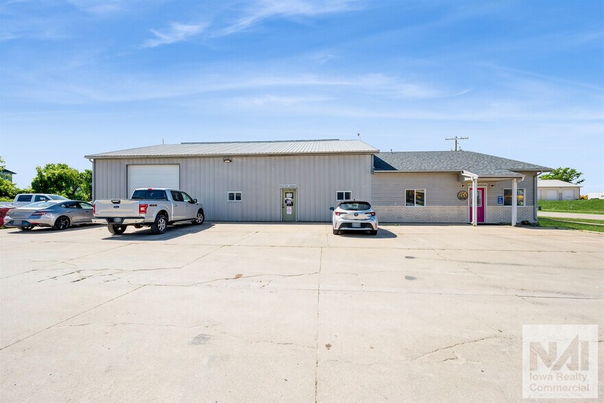 More Photos Of 1105 Hawkeye Dr, Hiawatha Industrial For Lease