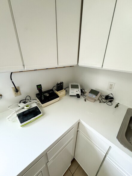 More Photos Of 3630 Almazan Dr, Dallas Medical For Lease