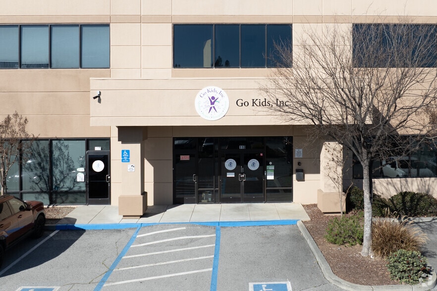 More Photos Of 9015 Murray Ave, Gilroy Light Manufacturing For Lease