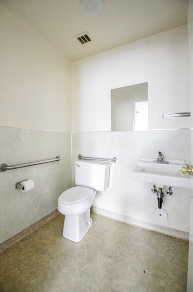More Photos Of 1800 E Garry Ave, Santa Ana Office For Sale