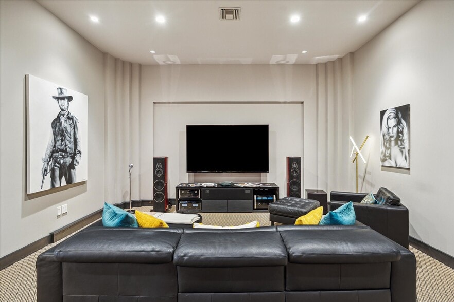 More Photos Of 5913 Washington Ave, Houston Office Residential For Sale