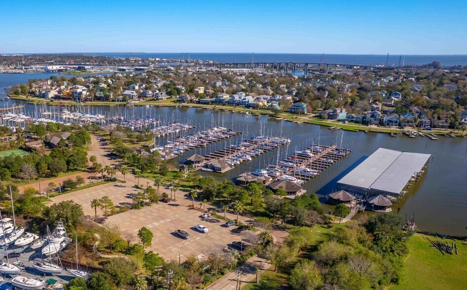 Primary Photo Of 1500 Marina Bay Dr, Kemah Marina For Lease