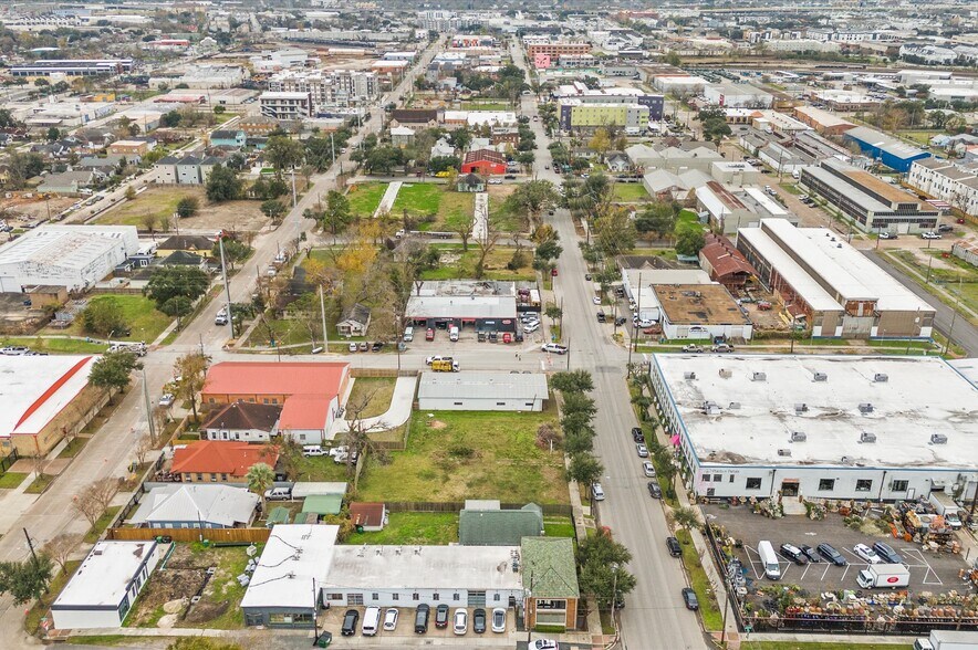 More Photos Of 6 & 10 Sampson, Houston Land For Sale