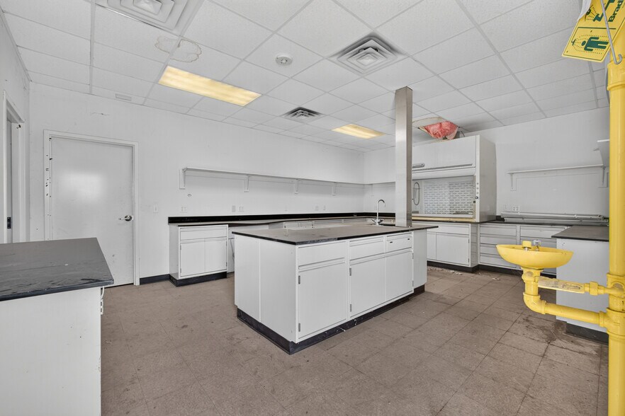 More Photos Of 906 S Eastern Ave, Elk City Warehouse For Sale