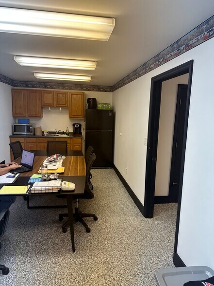 More Photos Of 1046 Gateway Dr, Mooresville Auto Repair For Lease