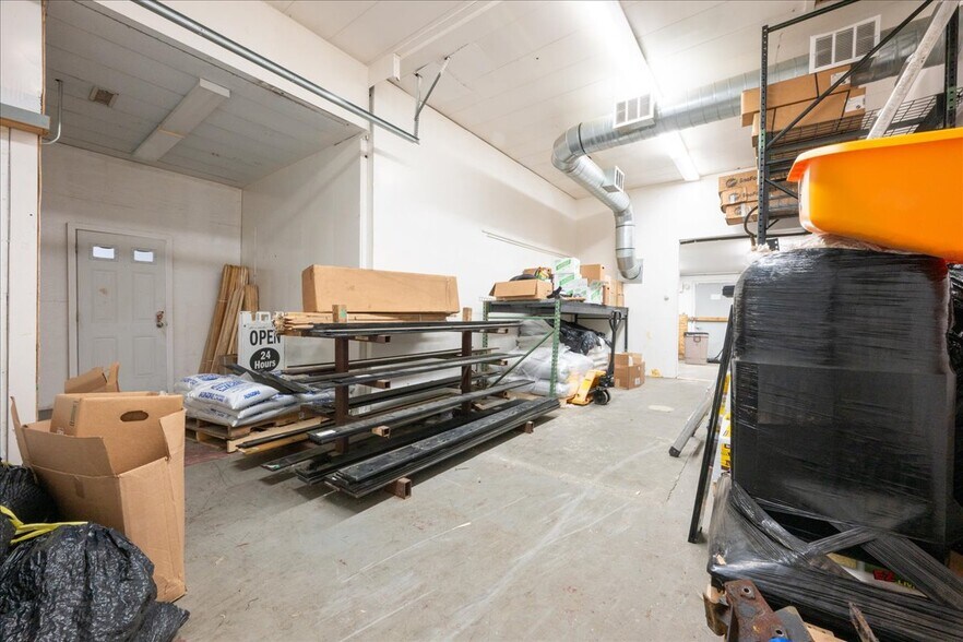 More Photos Of 323 Clarks Falls Rd, North Stonington Freestanding For Lease