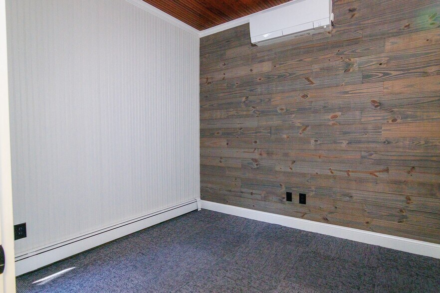 More Photos Of 114 High St, Wareham Office For Sale