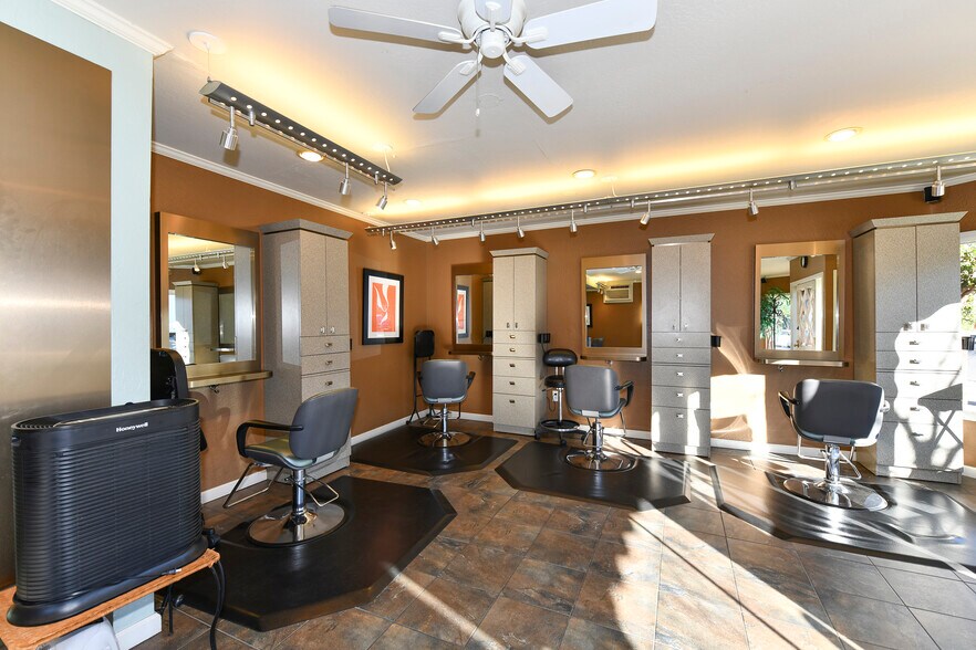 More Photos Of 1519 Main St, Napa Storefront Retail Residential For Lease
