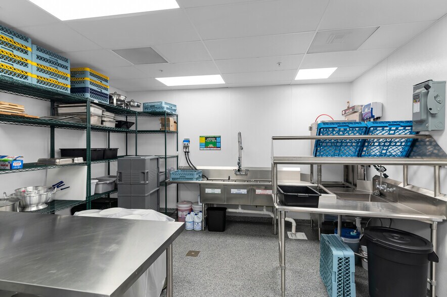 More Photos Of 6901 Hendry Creek Dr, Fort Myers Specialty For Sale