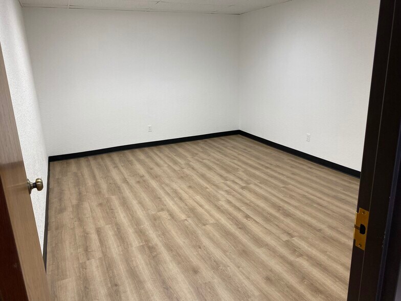 More Photos Of 409-411 W Chickasha Ave, Chickasha Storefront Retail Office For Lease