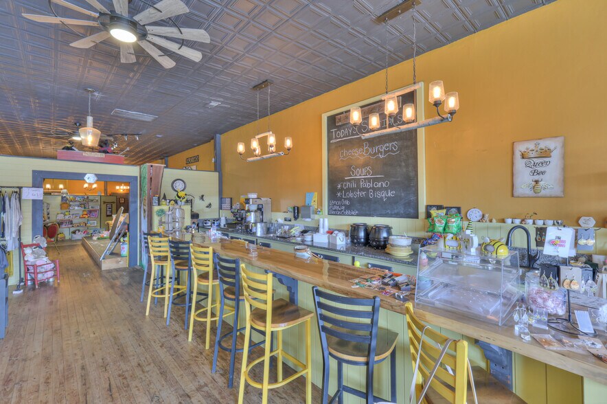 More Photos Of 108 W Walnut St, Smithville Restaurant For Sale