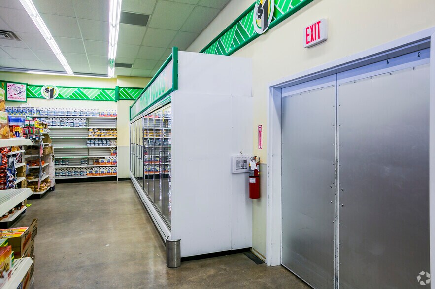 More Photos Of 1011 W Avenue D, Lovington Freestanding For Sale