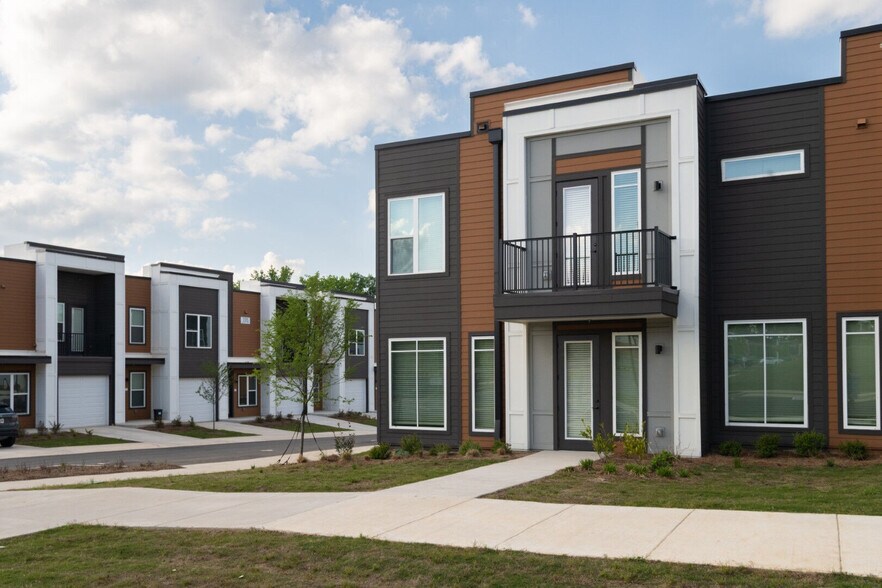 More Photos Of 930 W Mallard Creek Church Rd, Charlotte Apartments For Lease