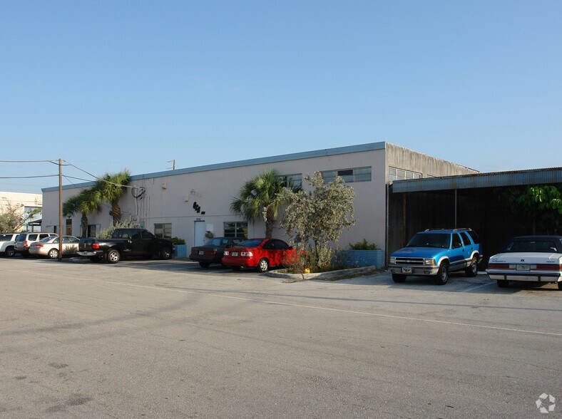 Primary Photo Of 2591-2595 NW 4th Ct, Fort Lauderdale Warehouse For Lease