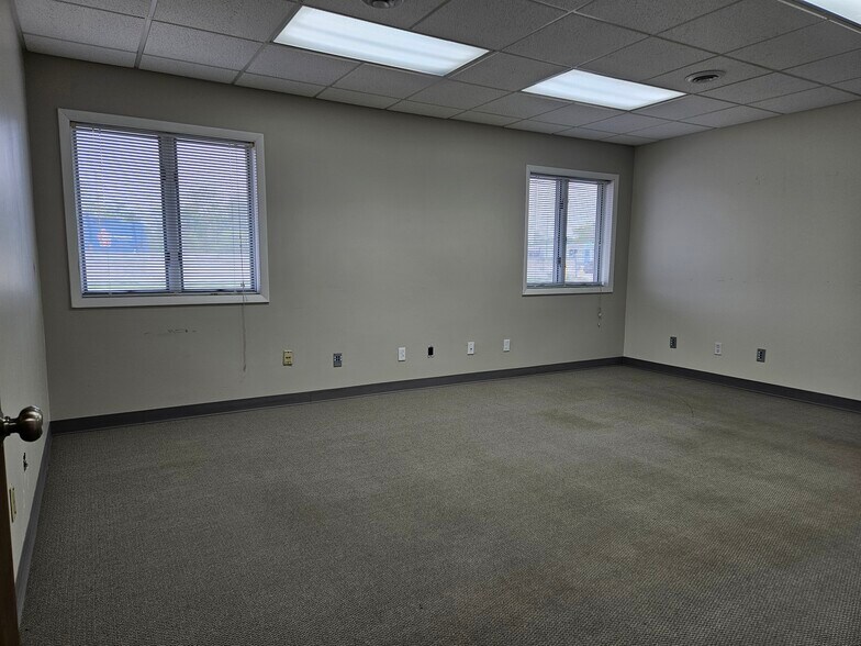 More Photos Of 950-980 Wabash Ave, Chesterton Industrial For Sale