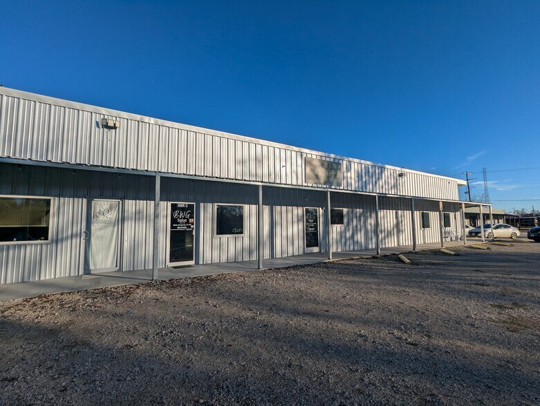 More Photos Of 660 Highway 105 E, Sour Lake General Retail For Lease