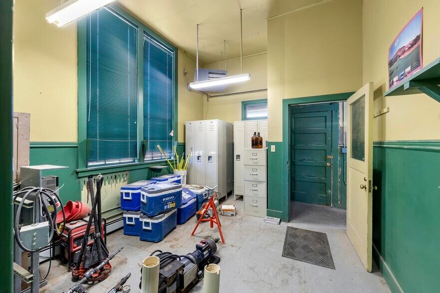 More Photos Of 244 Anaconda Rd, Butte Warehouse For Sale