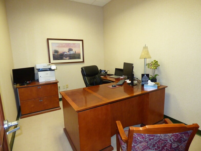 More Photos Of 325 Southpointe Blvd, Canonsburg Bank For Lease