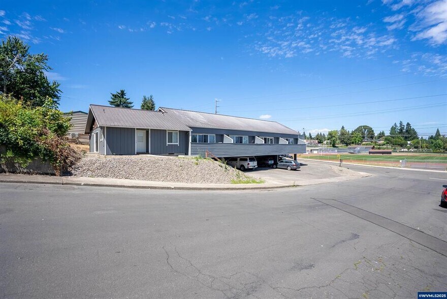 Primary Photo Of 2005 Summer St SE, Salem Apartments For Sale