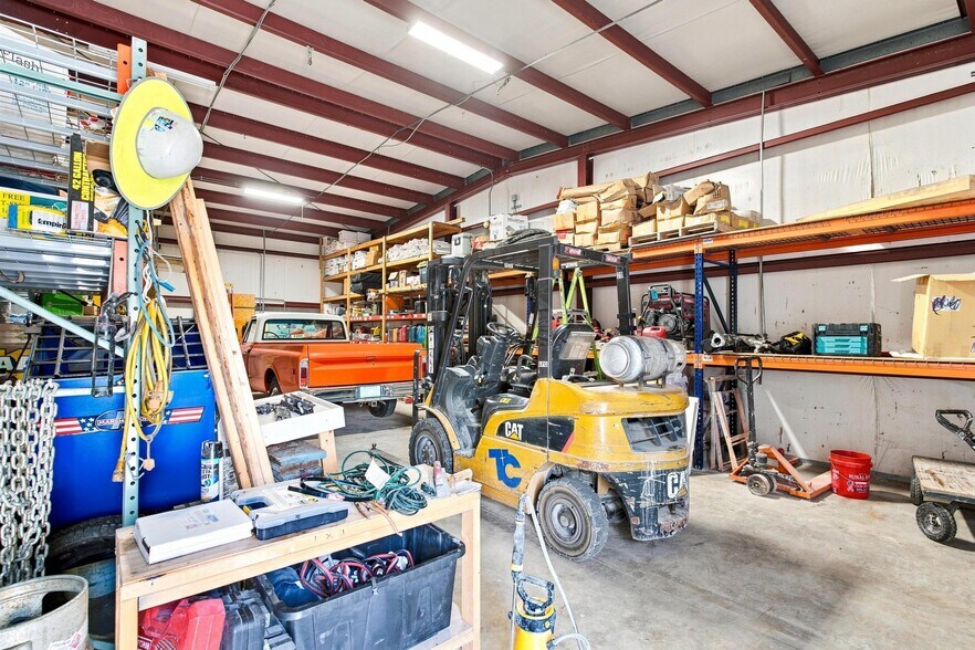 More Photos Of 2450 S US Highway 27/441, Fruitland Park Warehouse For Lease