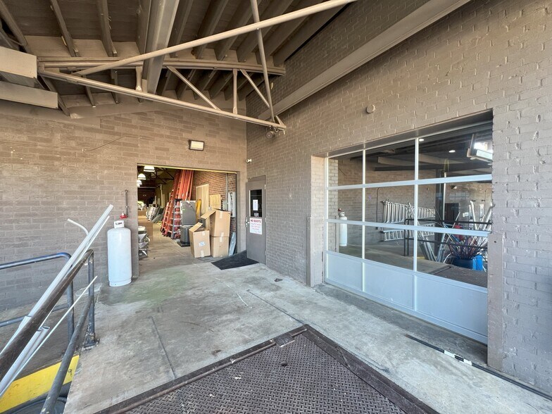 More Photos Of 211 N Pleasantburg Dr, Greenville Light Manufacturing For Lease