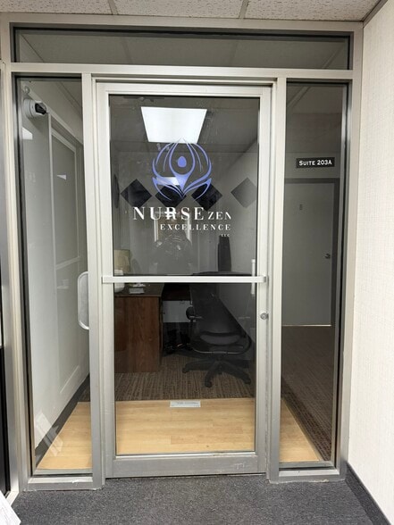 More Photos Of 25140 Lahser Rd, Southfield Office For Sale