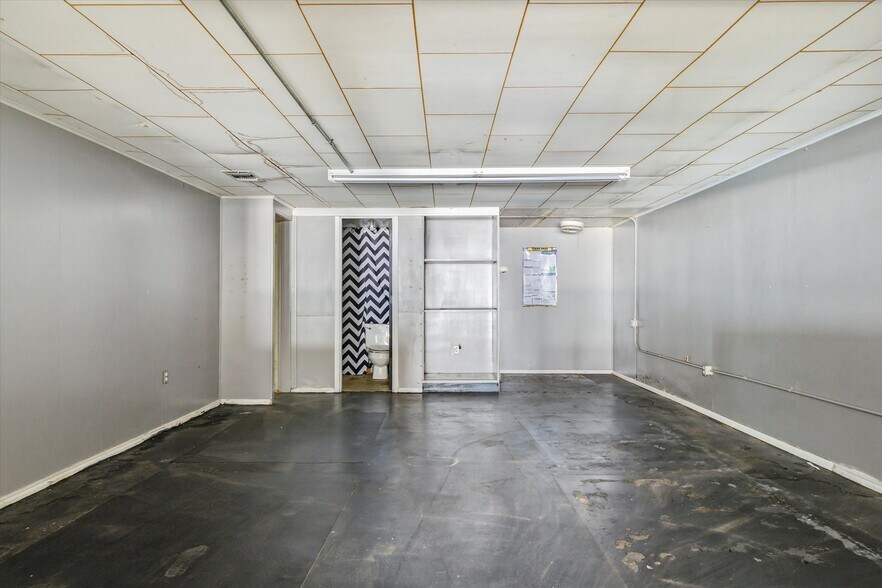 More Photos Of 110 W Frank St, Grand Saline General Retail For Sale