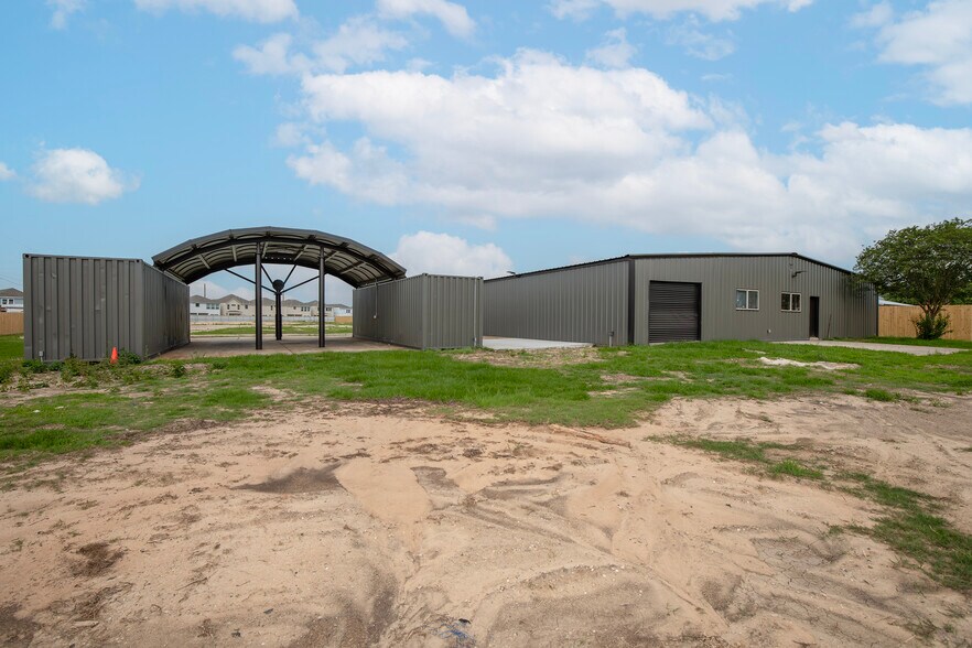 More Photos Of 1250 Winfield Ln, Kemah Industrial For Lease