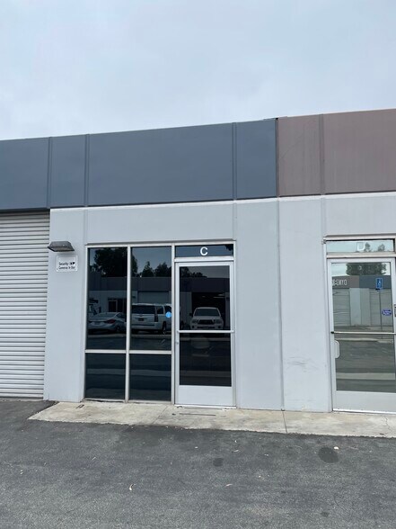 More Photos Of 809 S Lakeview Ave, Placentia Flex For Sale
