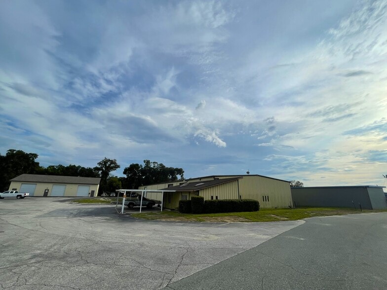 More Photos Of 2317-2319 Griffin Rd, Leesburg Warehouse For Lease