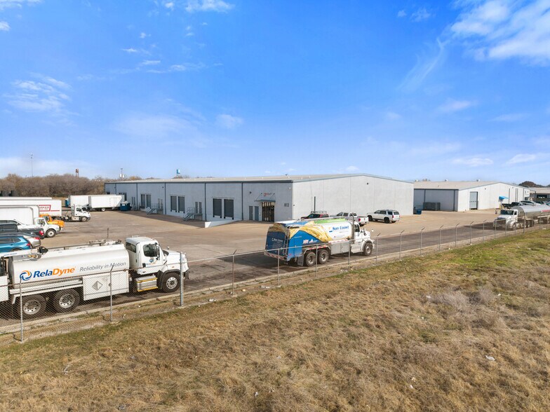 More Photos Of 812-814 Blue Mound Rd, Saginaw Warehouse For Lease