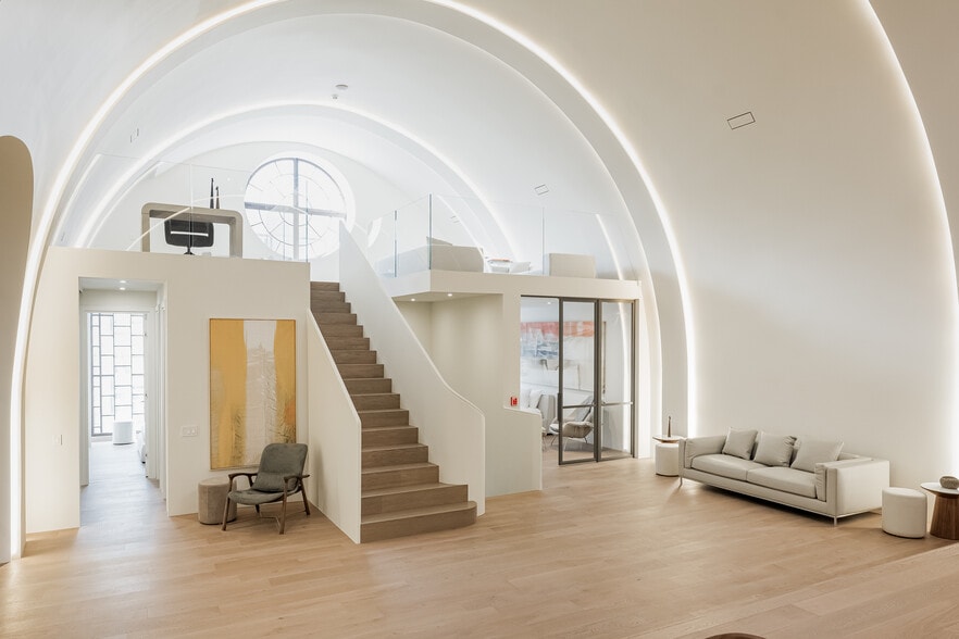 More Photos Of 452-452A Rue Notre-Dame E, Montréal Hotel For Sale