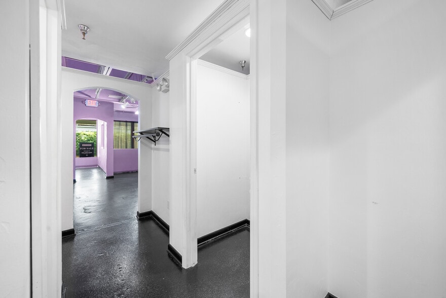 More Photos Of 2441 NW 43rd St, Gainesville Storefront For Sale