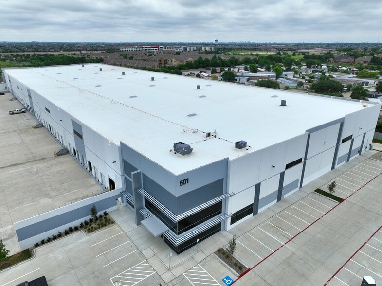 More Photos Of 501 Holfords Prairie Rd, Lewisville Distribution For Lease