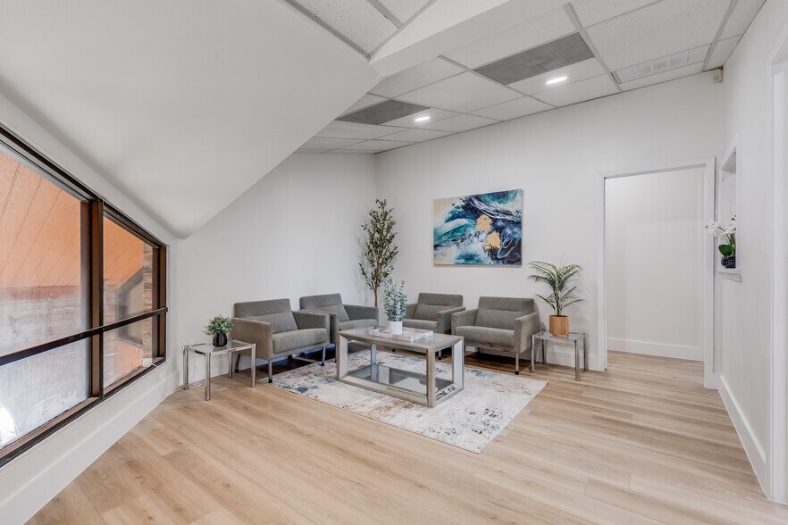 Primary Photo Of 12989 Jupiter Rd, Dallas Office For Sale