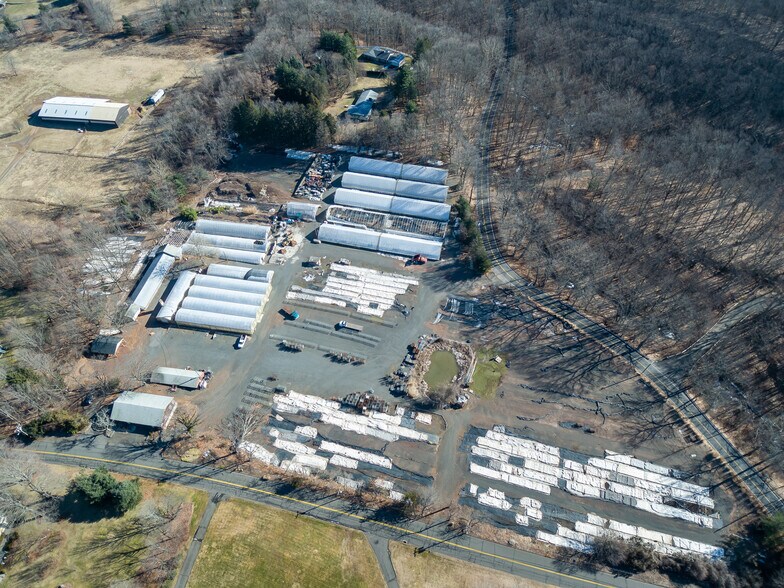 More Photos Of 1709 Kensington Rd, Berlin Specialty For Sale