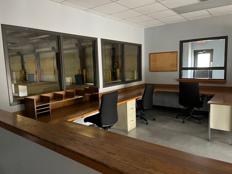 More Photos Of 104 Country Mdws, Grenada Truck Terminal For Sale