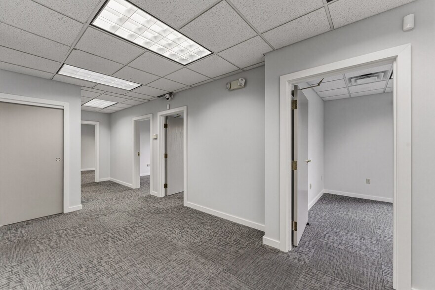 More Photos Of 2641 Oakstone Dr, Columbus Office For Lease