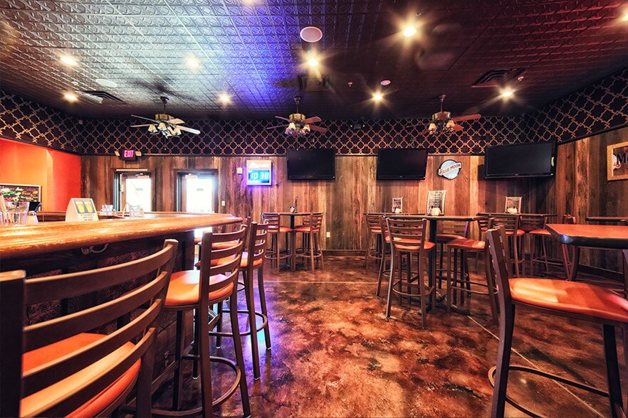 More Photos Of 2400 N Town Center Dr, Washington Restaurant For Sale