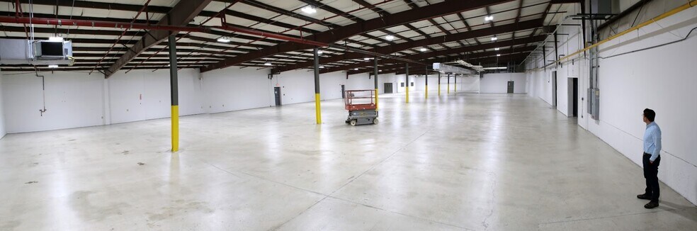 More Photos Of 600 Airport Rd, Fall River Manufacturing For Lease