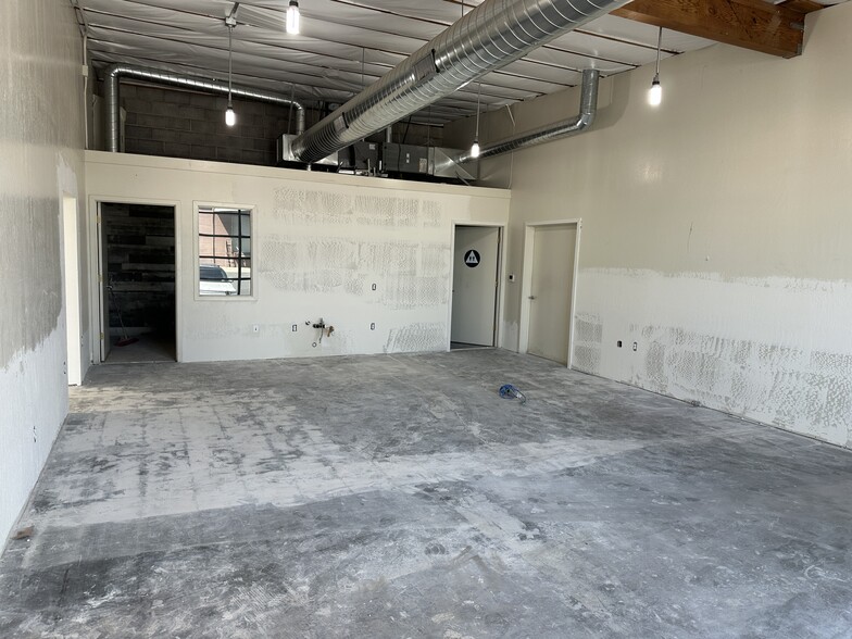 More Photos Of 206 Meyers St, Chico Showroom For Lease