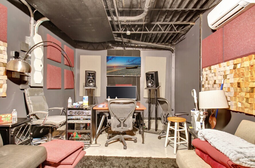 More Photos Of 7716 N Main St, Jonesboro Freestanding For Sale