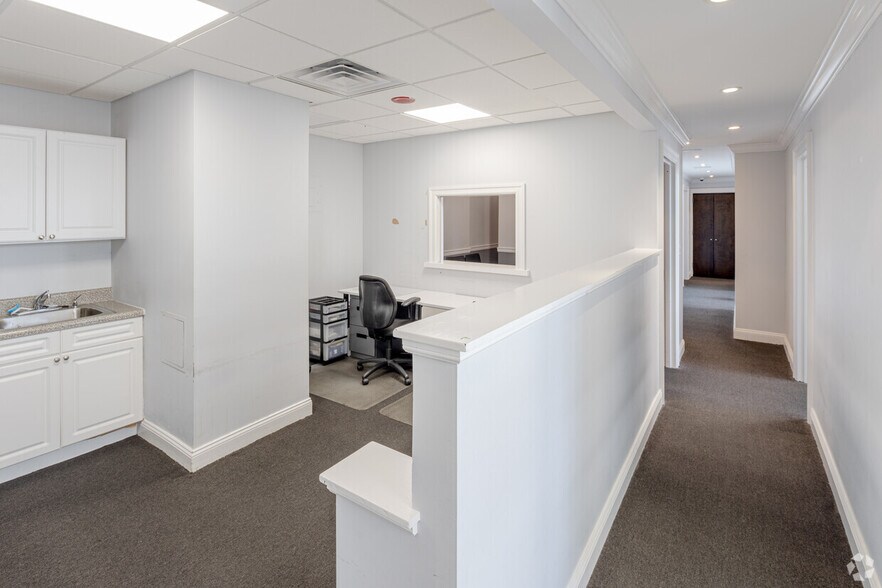 More Photos Of 35 Journal Sq, Jersey City Medical For Lease
