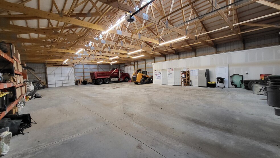 More Photos Of 18955 Beacon Lite Rd, Monument Warehouse For Sale