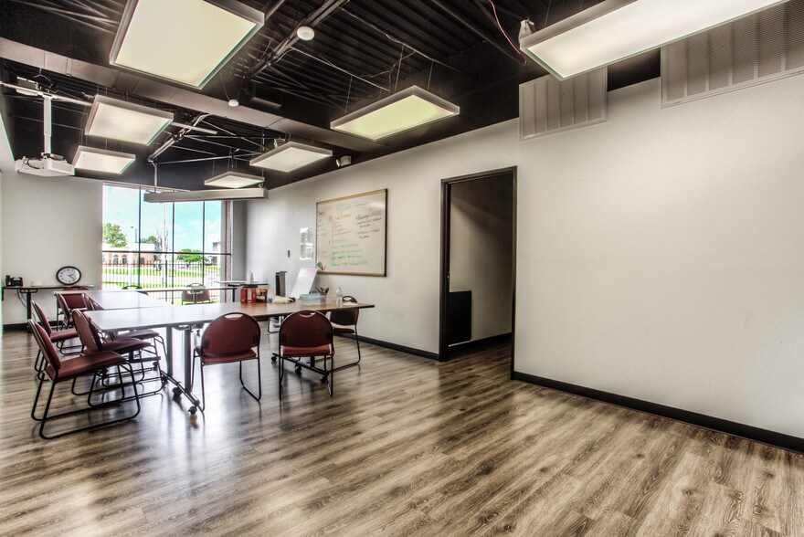More Photos Of 6464 Brentwood Stair Rd, Fort Worth Office For Sale